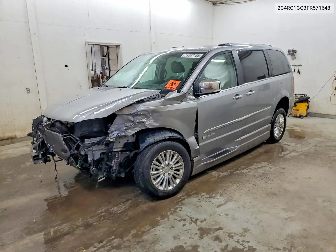 2015 Chrysler Town & Country Limited Platinum VIN: 2C4RC1GG3FR571648 Lot: 59257186