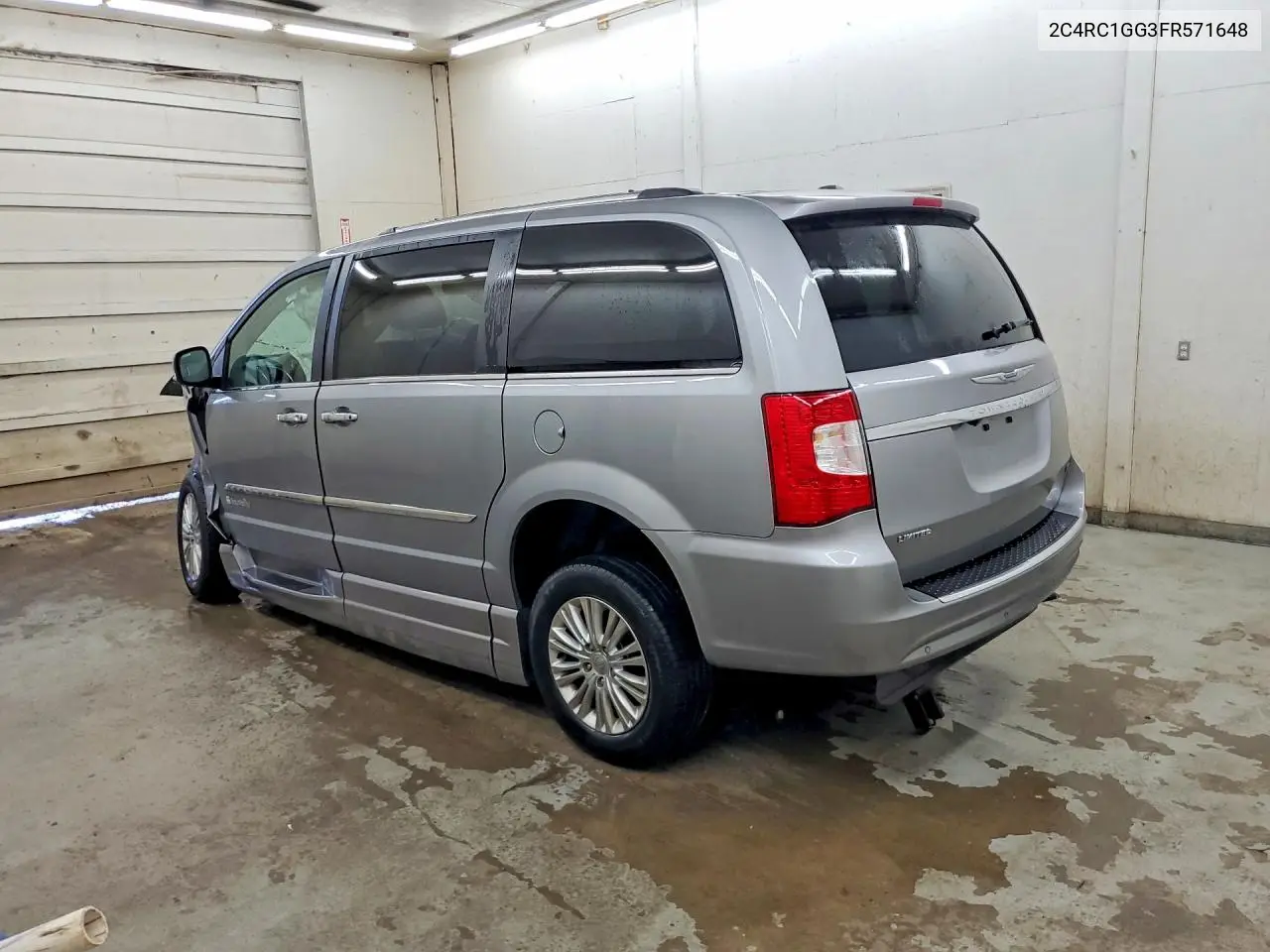2015 Chrysler Town & Country Limited Platinum VIN: 2C4RC1GG3FR571648 Lot: 59257186