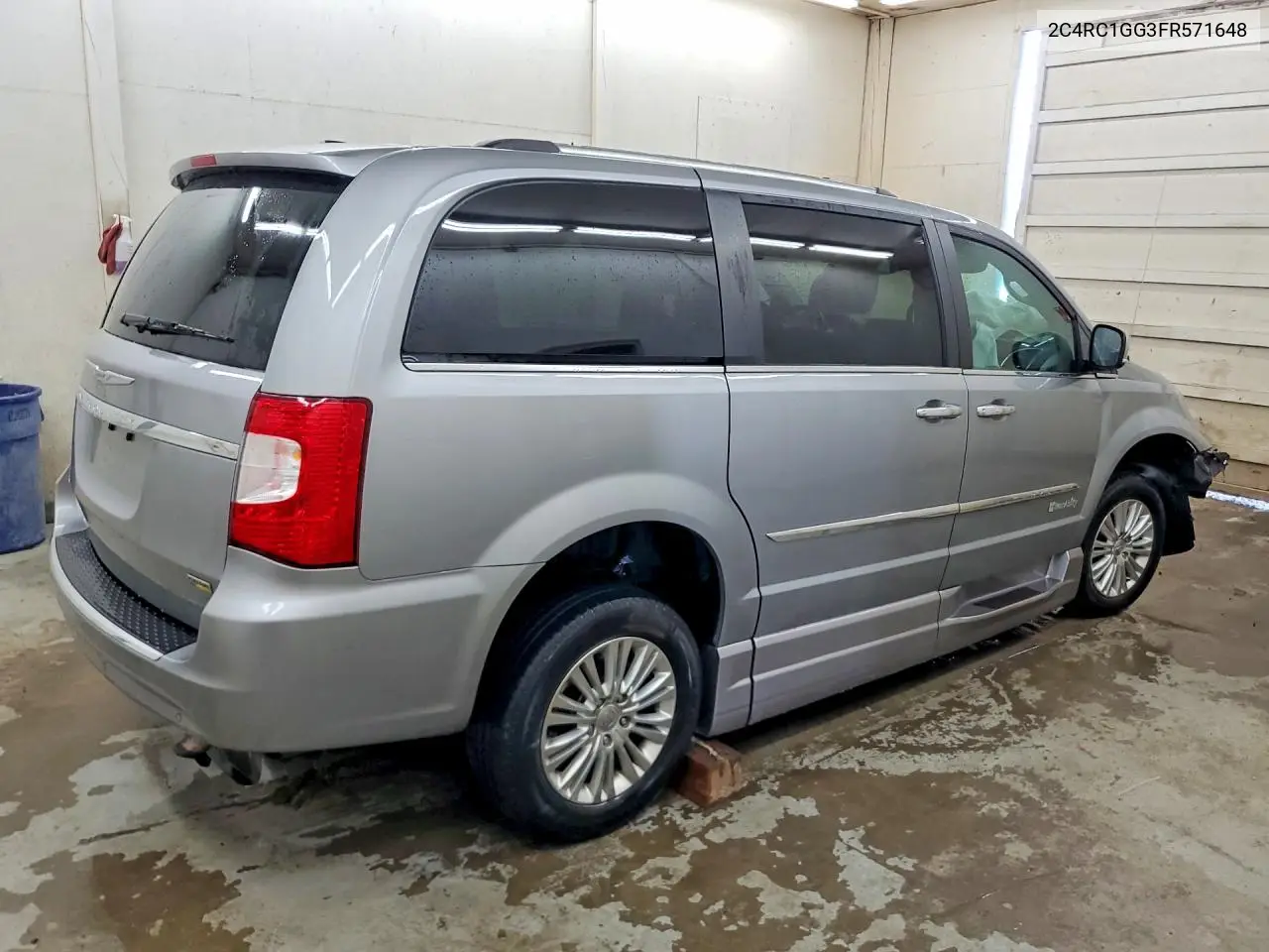 2015 Chrysler Town & Country Limited Platinum VIN: 2C4RC1GG3FR571648 Lot: 59257186