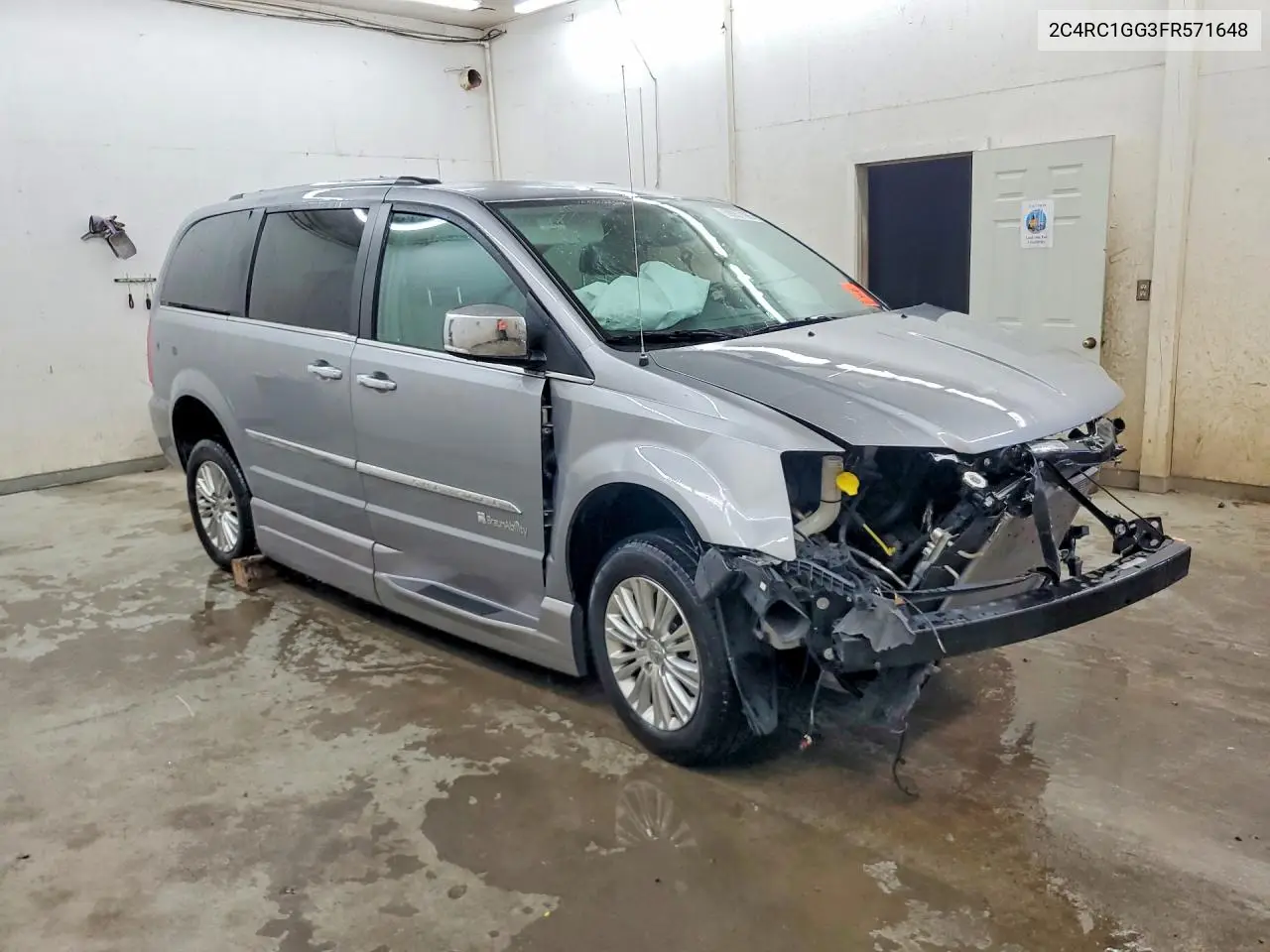 2015 Chrysler Town & Country Limited Platinum VIN: 2C4RC1GG3FR571648 Lot: 59257186