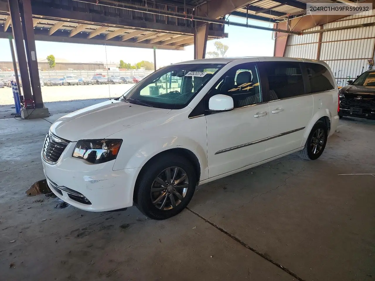 2015 Chrysler Town & Country S VIN: 2C4RC1HG9FR590932 Lot: 60520376
