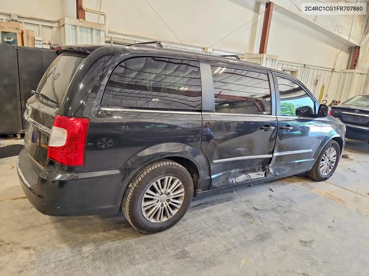 2015 Chrysler Town & Country Touring L VIN: 2C4RC1CG1FR707880 Lot: 60791896