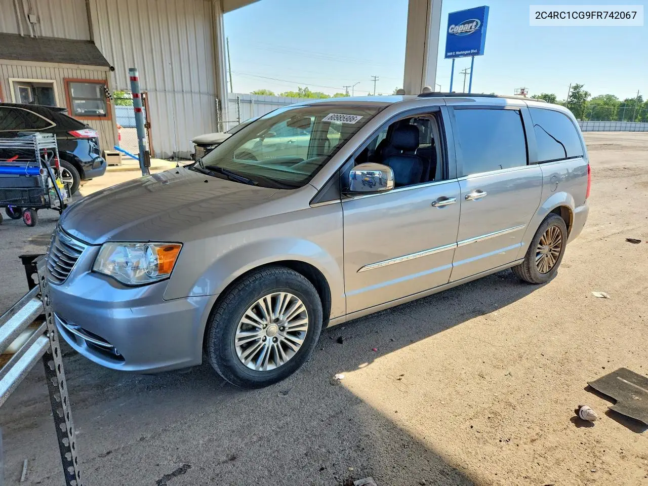 2015 Chrysler Town & Cntry VIN: 2C4RC1CG9FR742067 Lot: 60985986