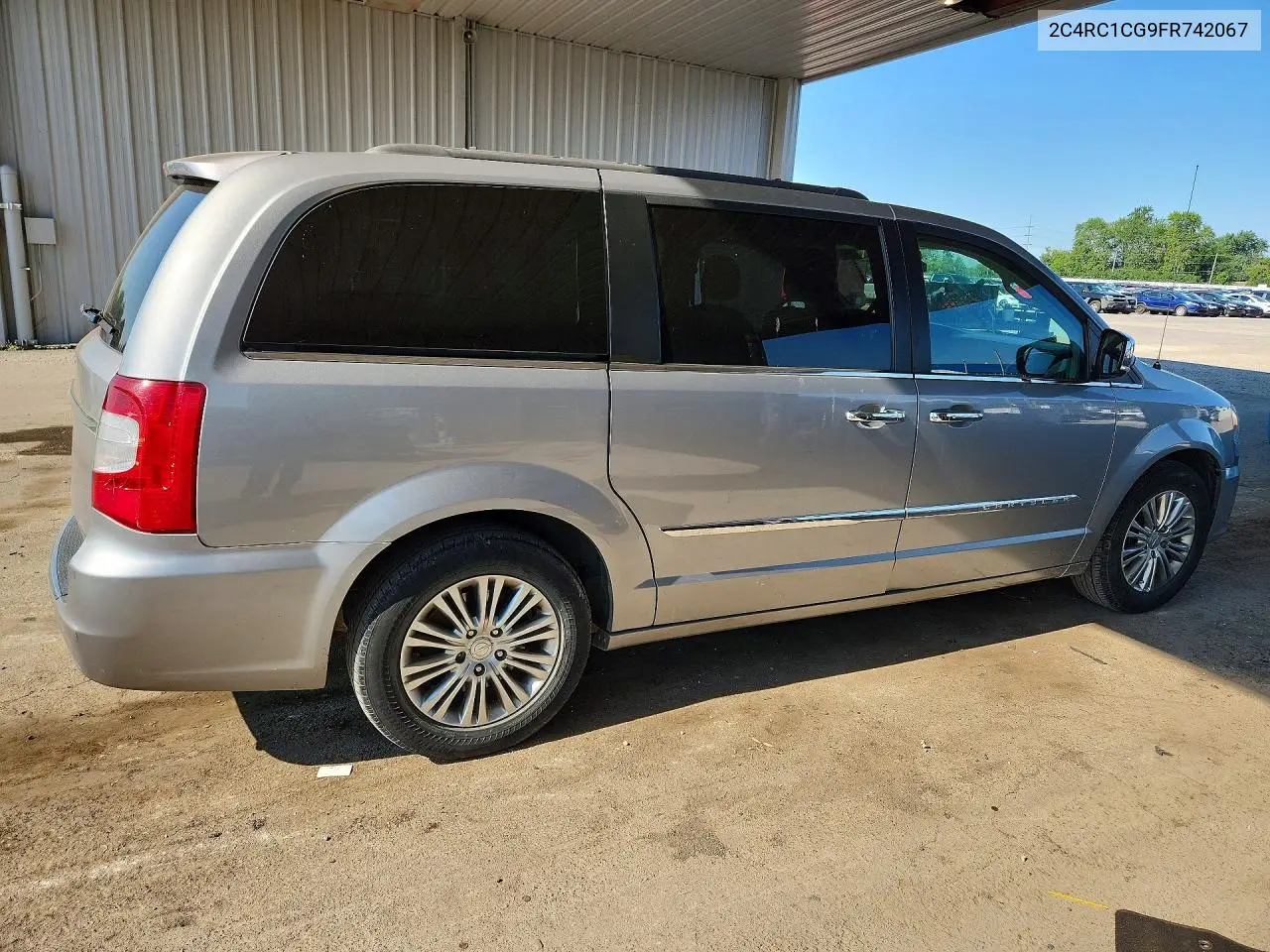 2015 Chrysler Town & Cntry VIN: 2C4RC1CG9FR742067 Lot: 60985986