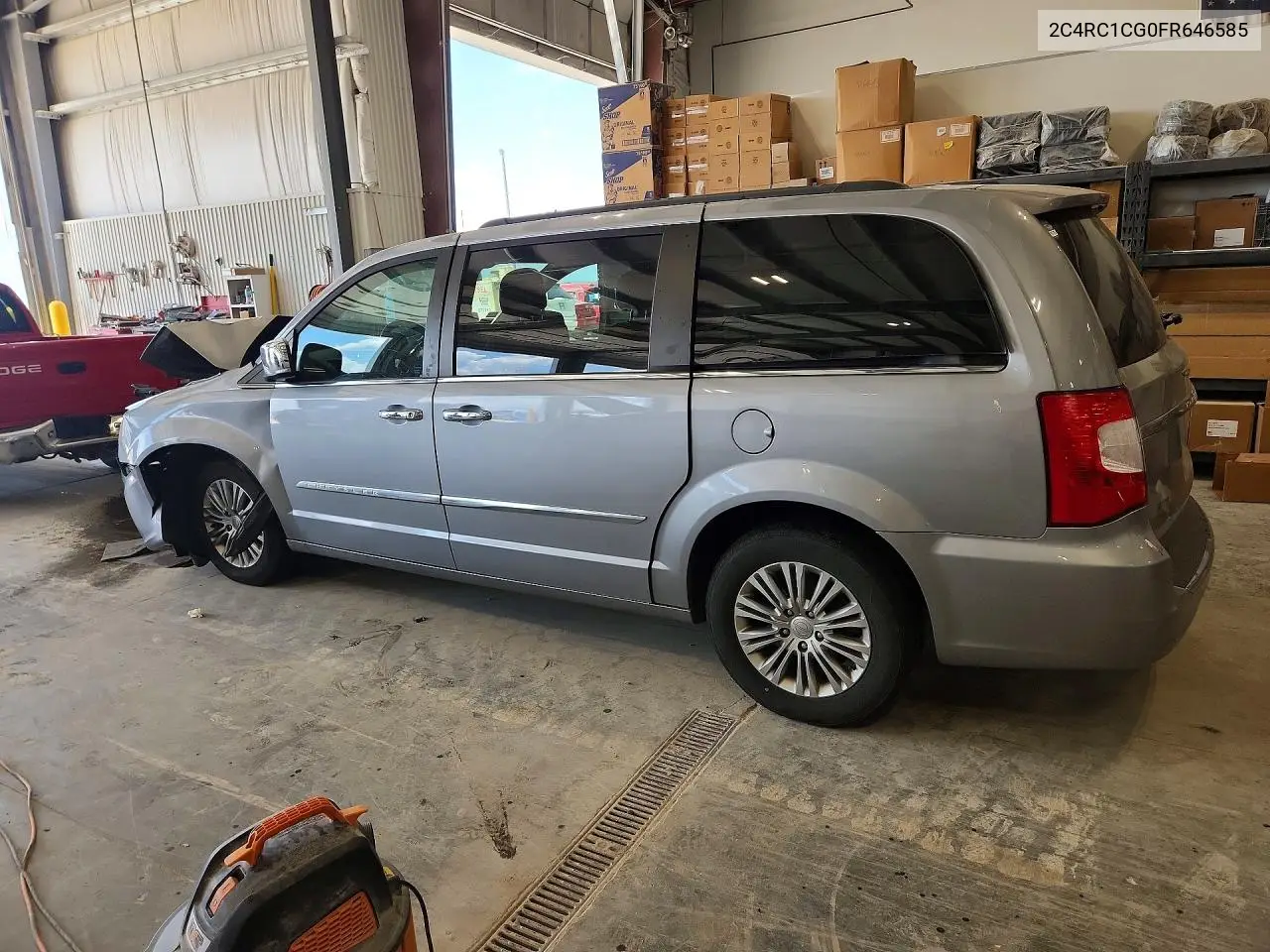 2015 Chrysler Town & Country Touring L VIN: 2C4RC1CG0FR646585 Lot: 61762616