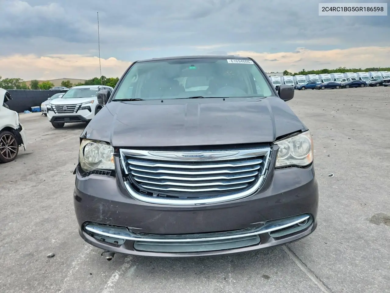 2016 Chrysler Town & Country Touring VIN: 2C4RC1BG5GR186598 Lot: 61694606
