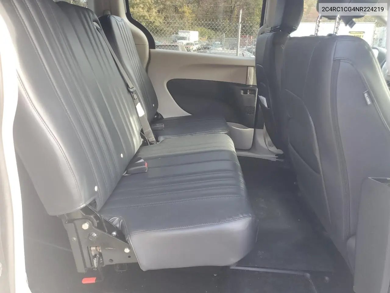 2C4RC1CG4NR224219 2022 Chrysler Voyager Lx