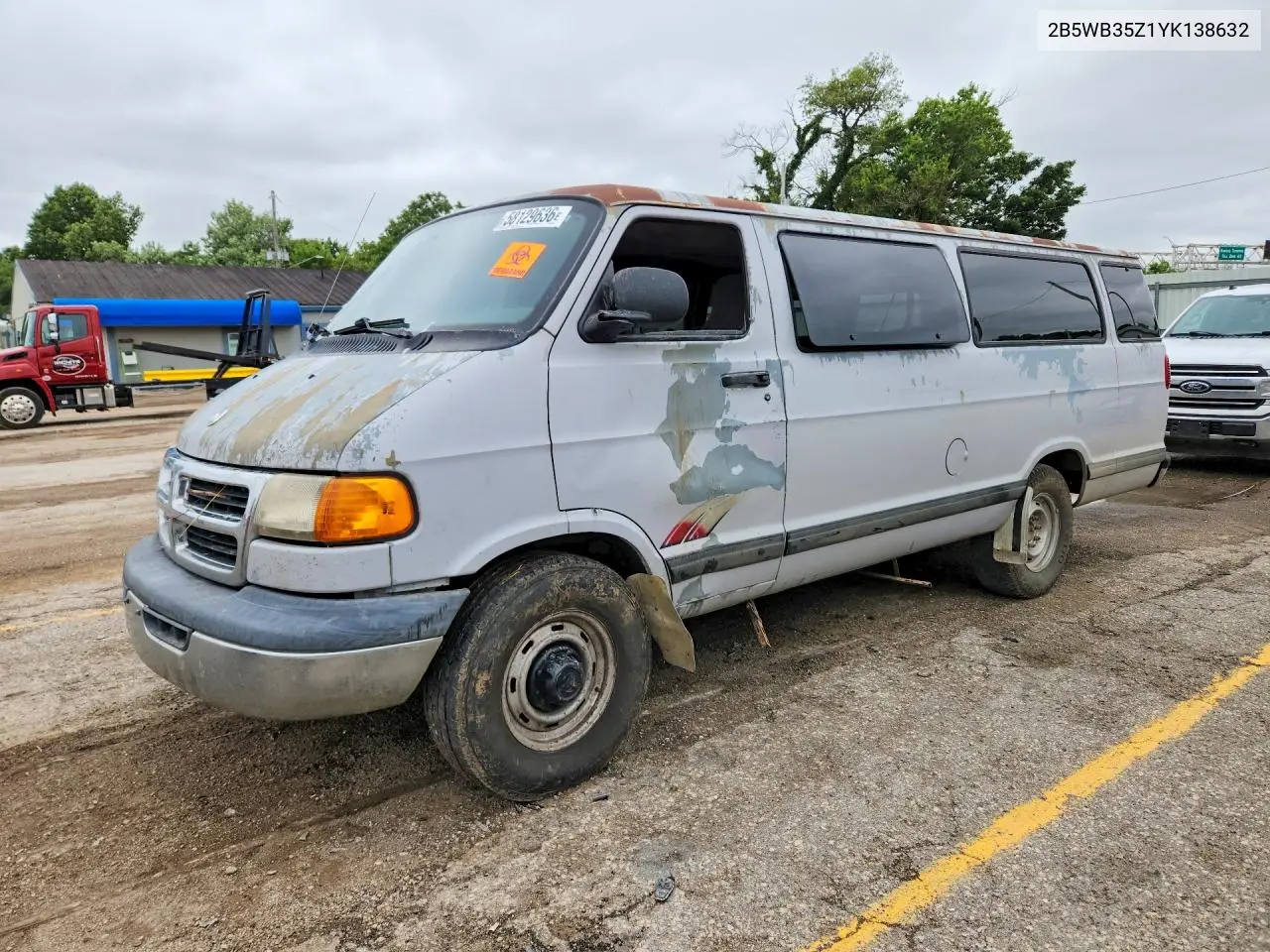 2000 Dodge Ram Wagon B3500 VIN: 2B5WB35Z1YK138632 Lot: 58129636