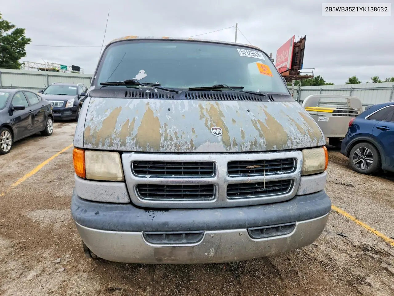 2000 Dodge Ram Wagon B3500 VIN: 2B5WB35Z1YK138632 Lot: 58129636