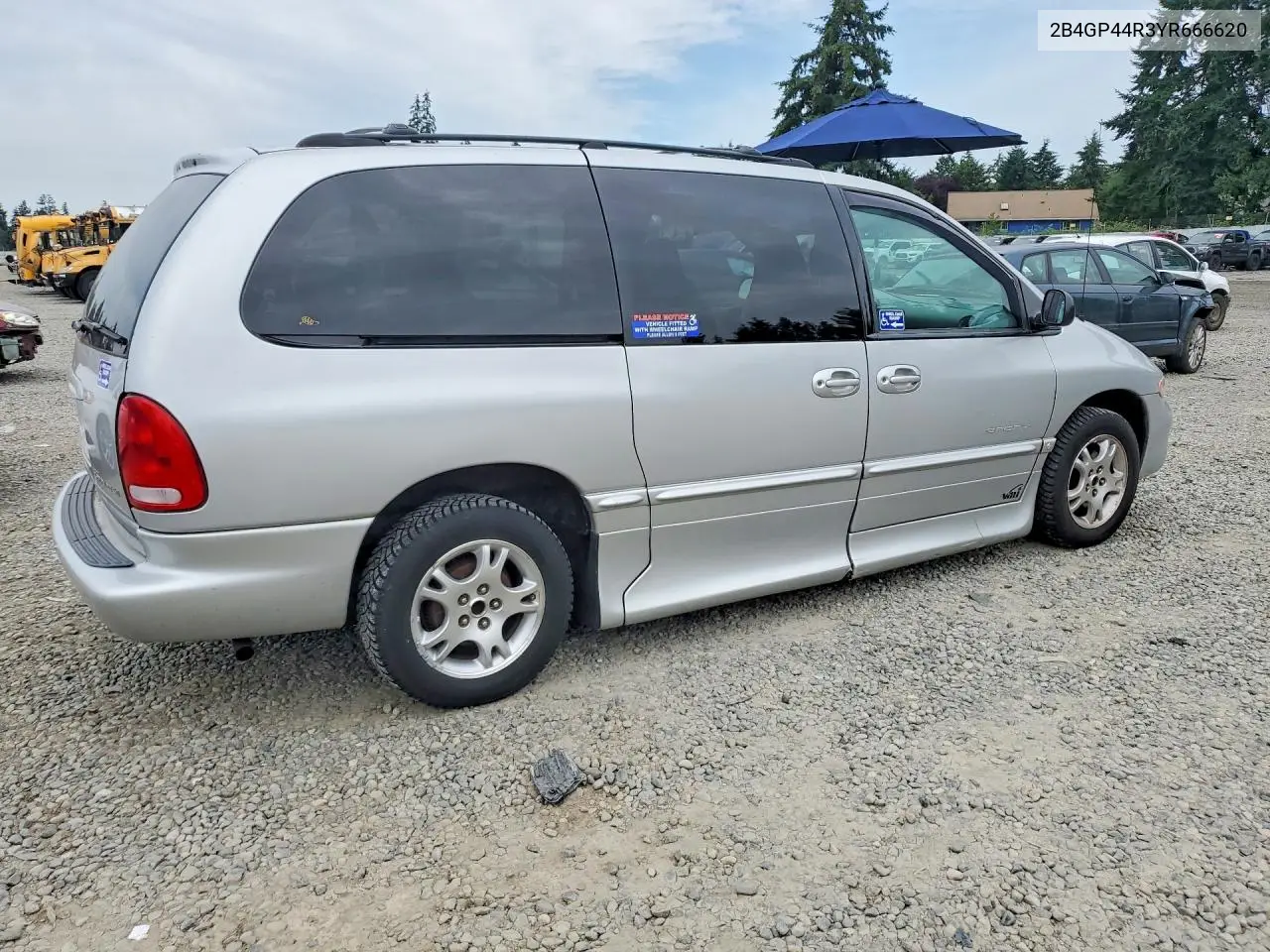 2000 Dodge Grand Caravan Se VIN: 2B4GP44R3YR666620 Lot: 60086306