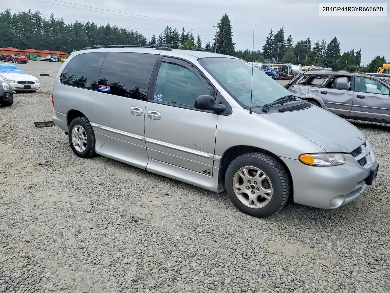 2000 Dodge Grand Caravan Se VIN: 2B4GP44R3YR666620 Lot: 60086306