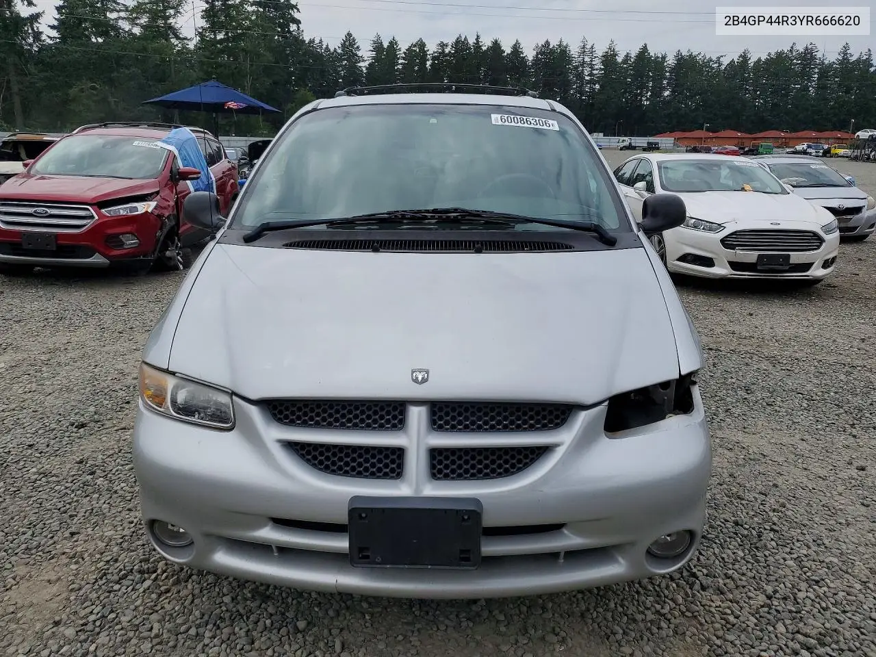 2000 Dodge Grand Caravan Se VIN: 2B4GP44R3YR666620 Lot: 60086306