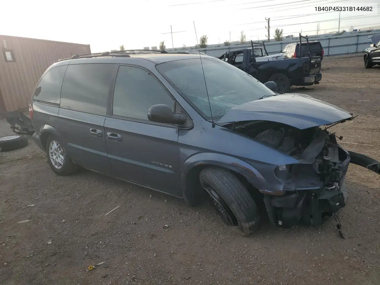1B4GP45331B144682 2001 Dodge Caravan