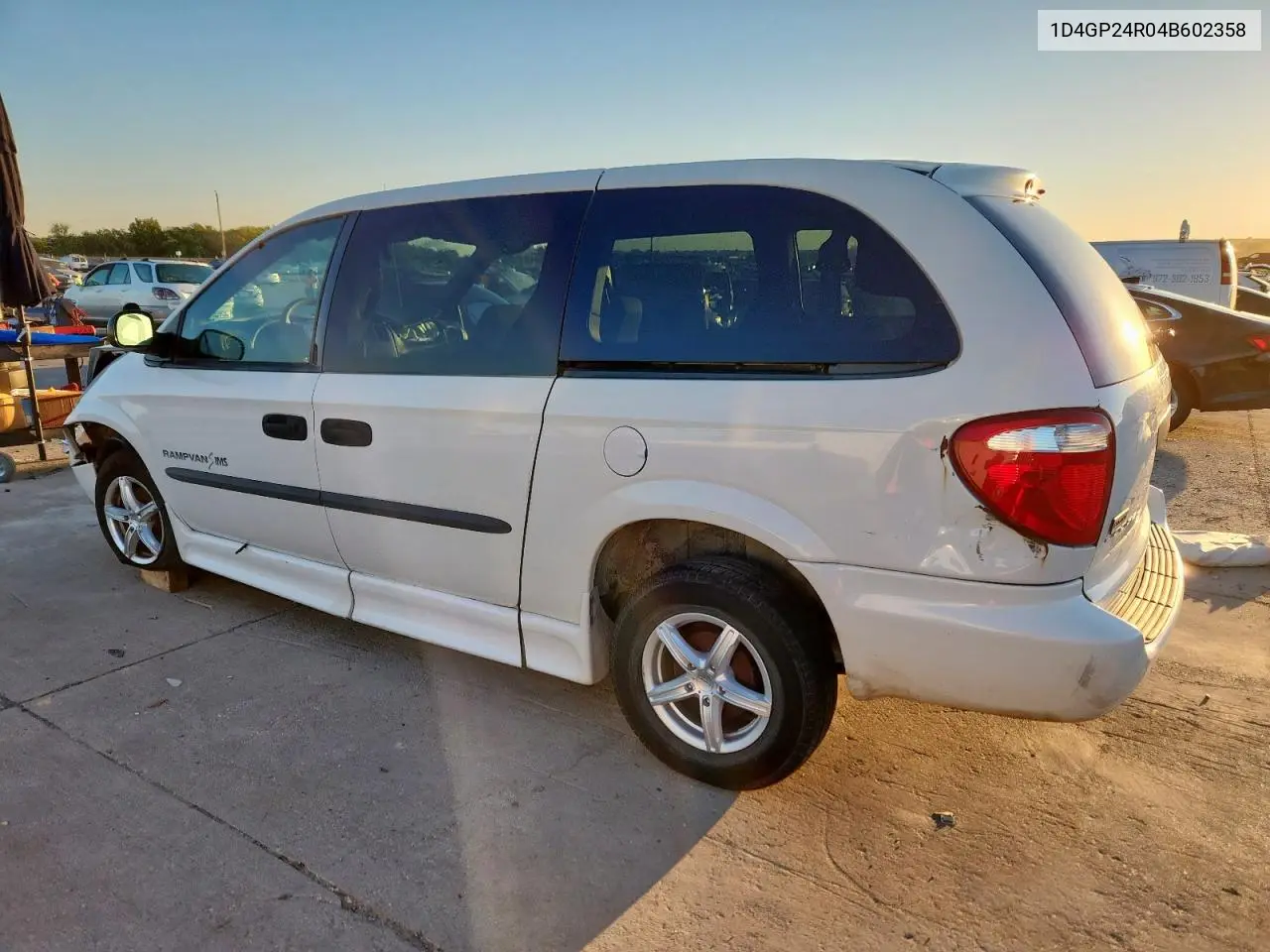 1D4GP24R04B602358 2004 Dodge Grand Caravan Se