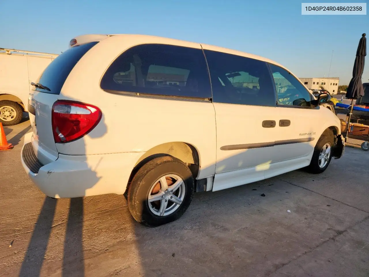 1D4GP24R04B602358 2004 Dodge Grand Caravan Se