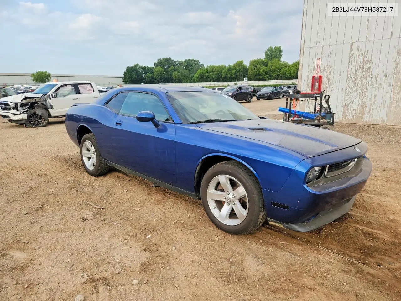 2009 Dodge Challenger Se VIN: 2B3LJ44V79H587217 Lot: 60381506