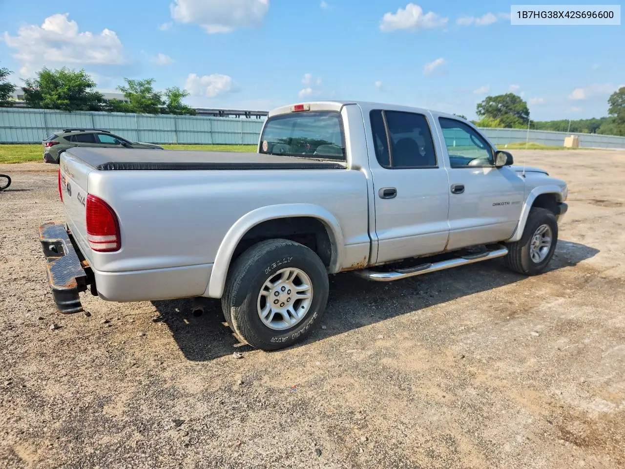 2002 Dodge Dakota Quad Sport VIN: 1B7HG38X42S696600 Lot: 61417816