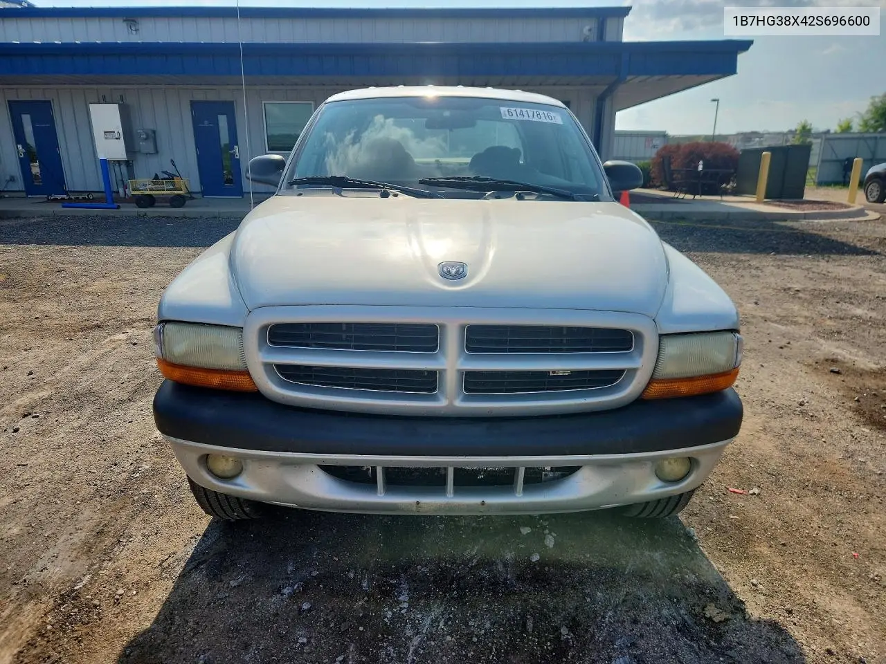 2002 Dodge Dakota Quad Sport VIN: 1B7HG38X42S696600 Lot: 61417816
