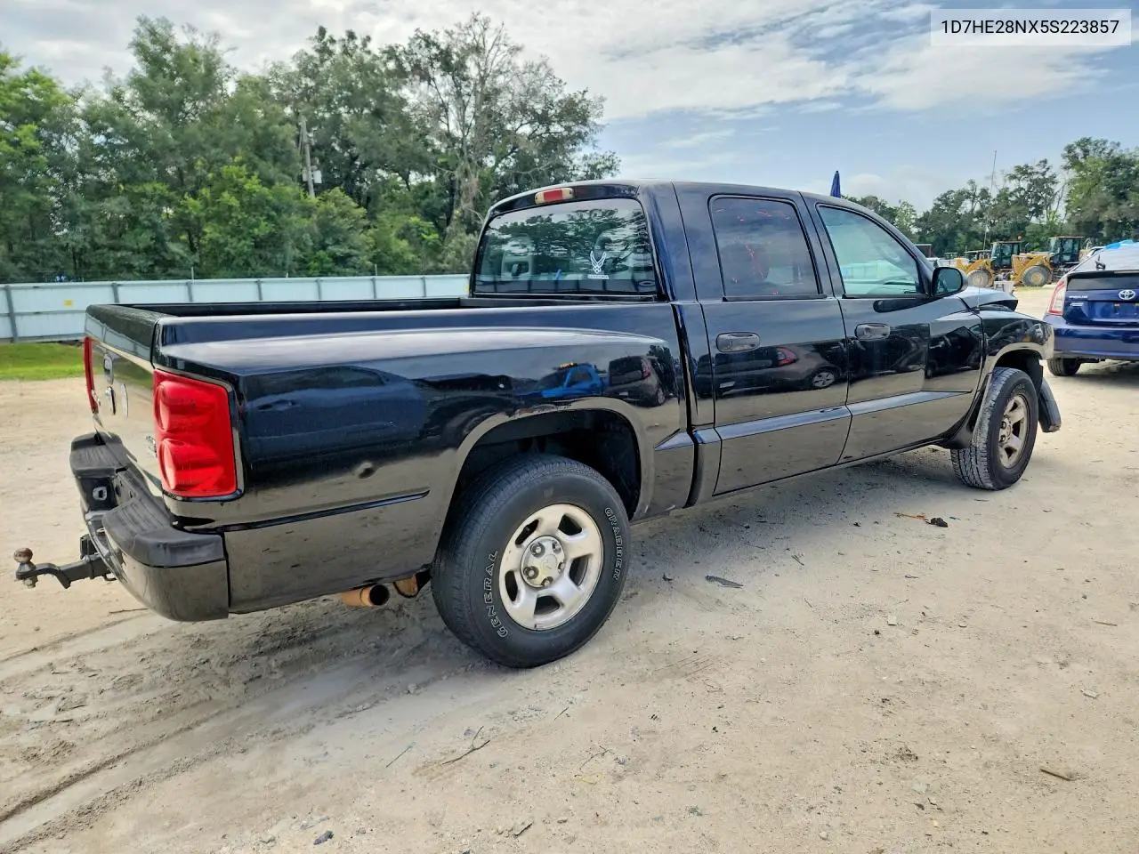 2005 Dodge Dakota Quad VIN: 1D7HE28NX5S223857 Lot: 60931836