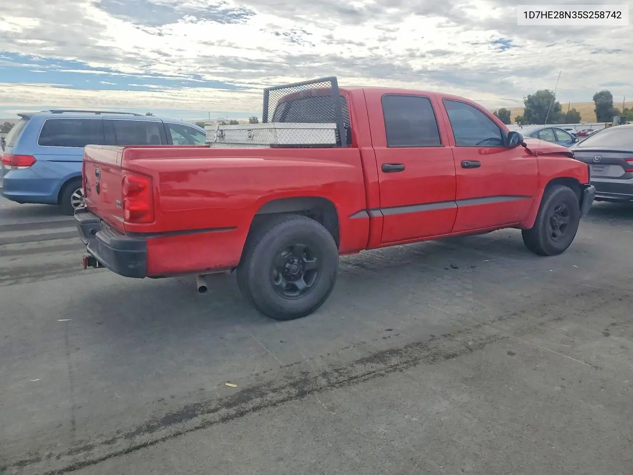 2005 Dodge Dakota Quad VIN: 1D7HE28N35S258742 Lot: 61945546