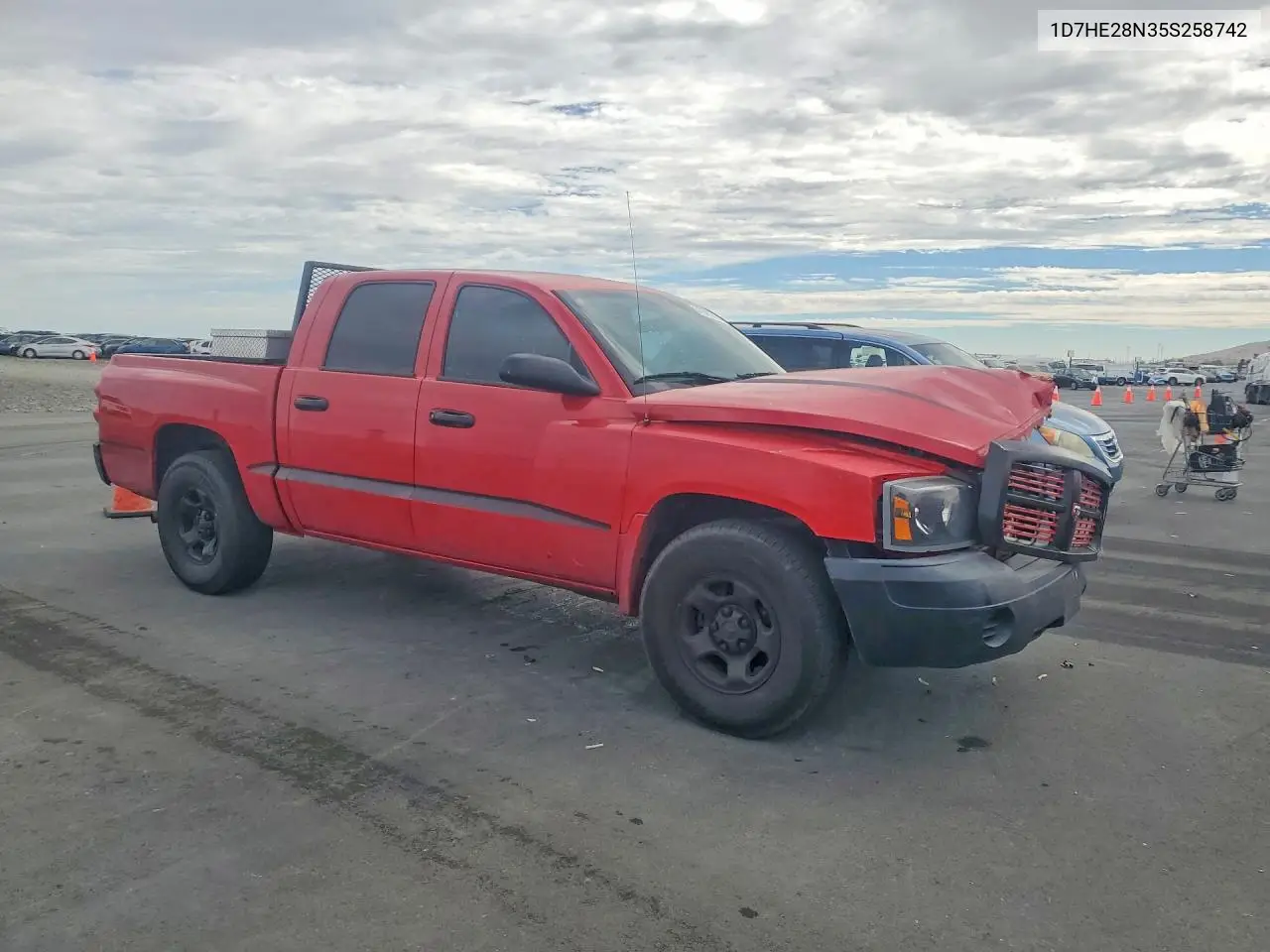 2005 Dodge Dakota Quad VIN: 1D7HE28N35S258742 Lot: 61945546