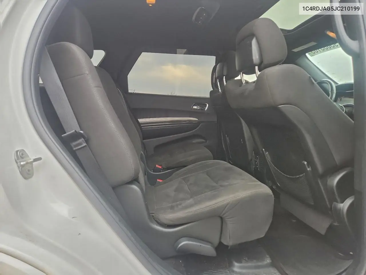 1C4RDJAG5JC210199 2018 Dodge Durango Sxt