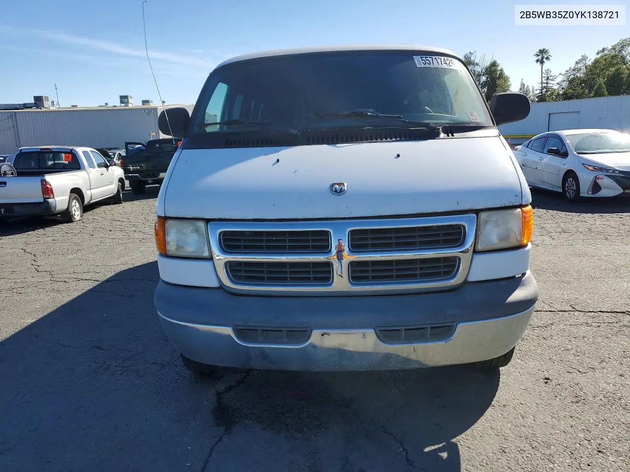 2000 Dodge Ram Wagon B3500 VIN: 2B5WB35Z0YK138721 Lot: 55717426