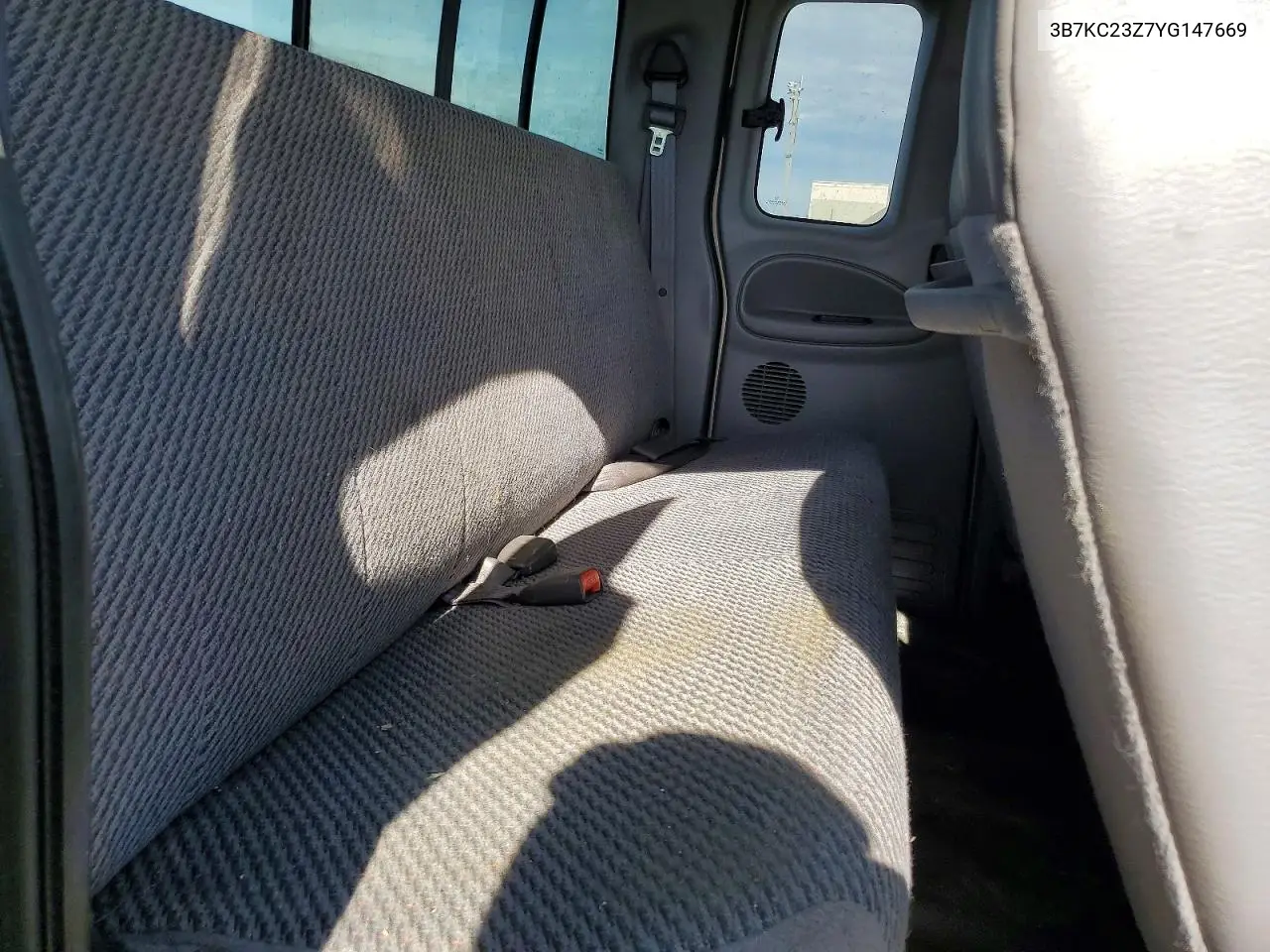 1999 Dodge 2500 Ram VIN: 3B7KC23Z7YG147669 Lot: 79029825