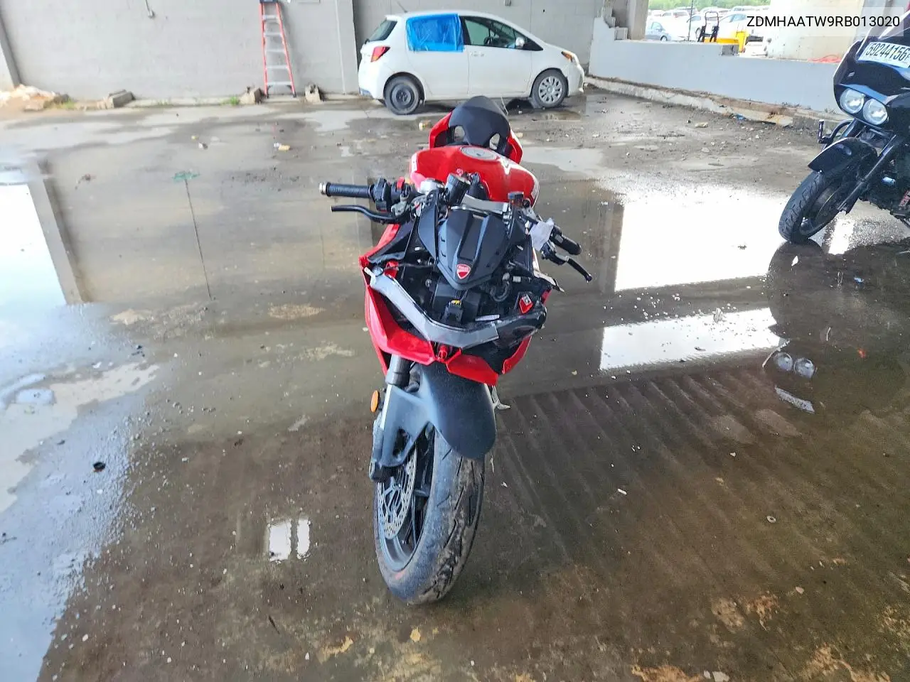2024 Ducati Panigale V2 VIN: ZDMHAATW9RB013020 Lot: 58895906