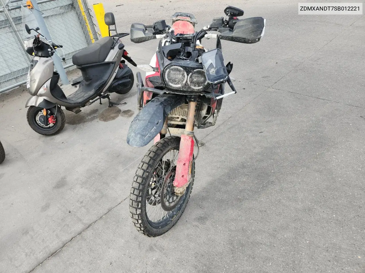 2025 Ducati Desert X VIN: ZDMXANDT7SB012221 Lot: 90824165