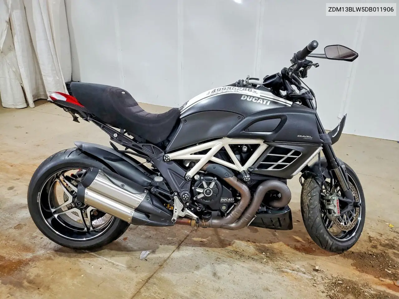 2013 Ducati Diavel VIN: ZDM13BLW5DB011906 Lot: 49986286