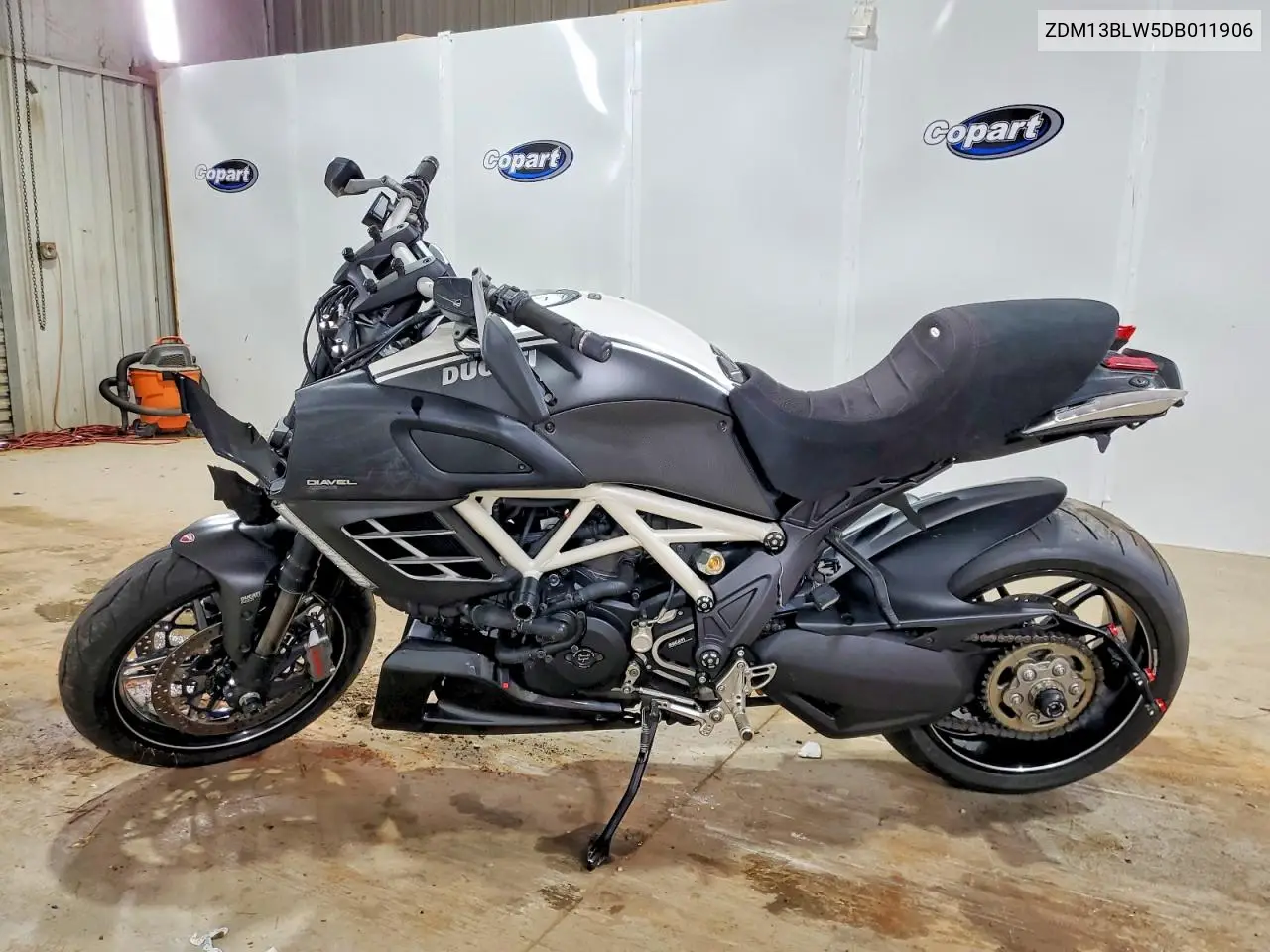 2013 Ducati Diavel VIN: ZDM13BLW5DB011906 Lot: 49986286