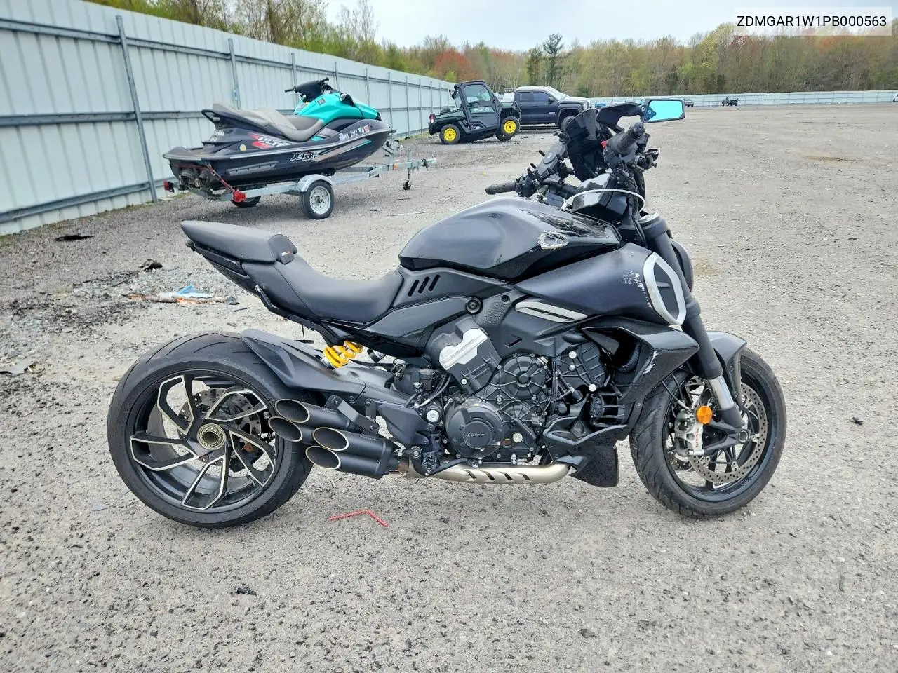 2023 Ducati Diavel V4 VIN: ZDMGAR1W1PB000563 Lot: 52669856