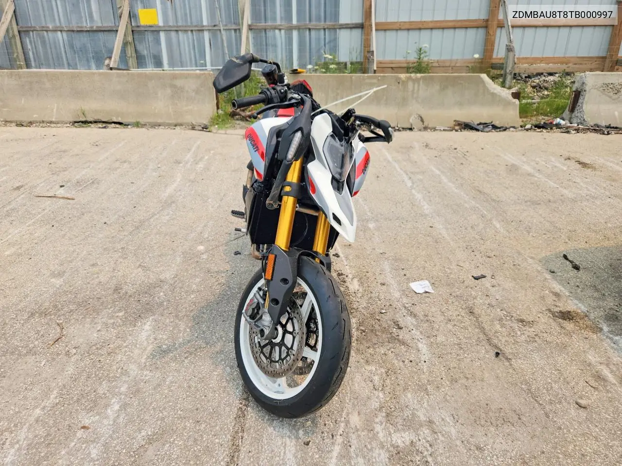 2026 Ducati Hypermotard 698 VIN: ZDMBAU8T8TB000997 Lot: 61007356