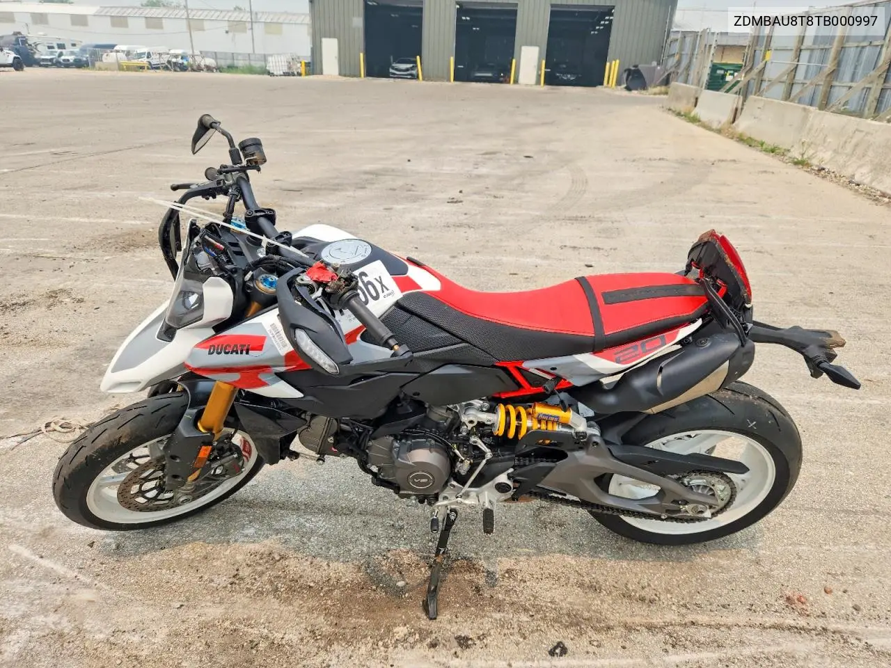 2026 Ducati Hypermotard 698 VIN: ZDMBAU8T8TB000997 Lot: 61007356