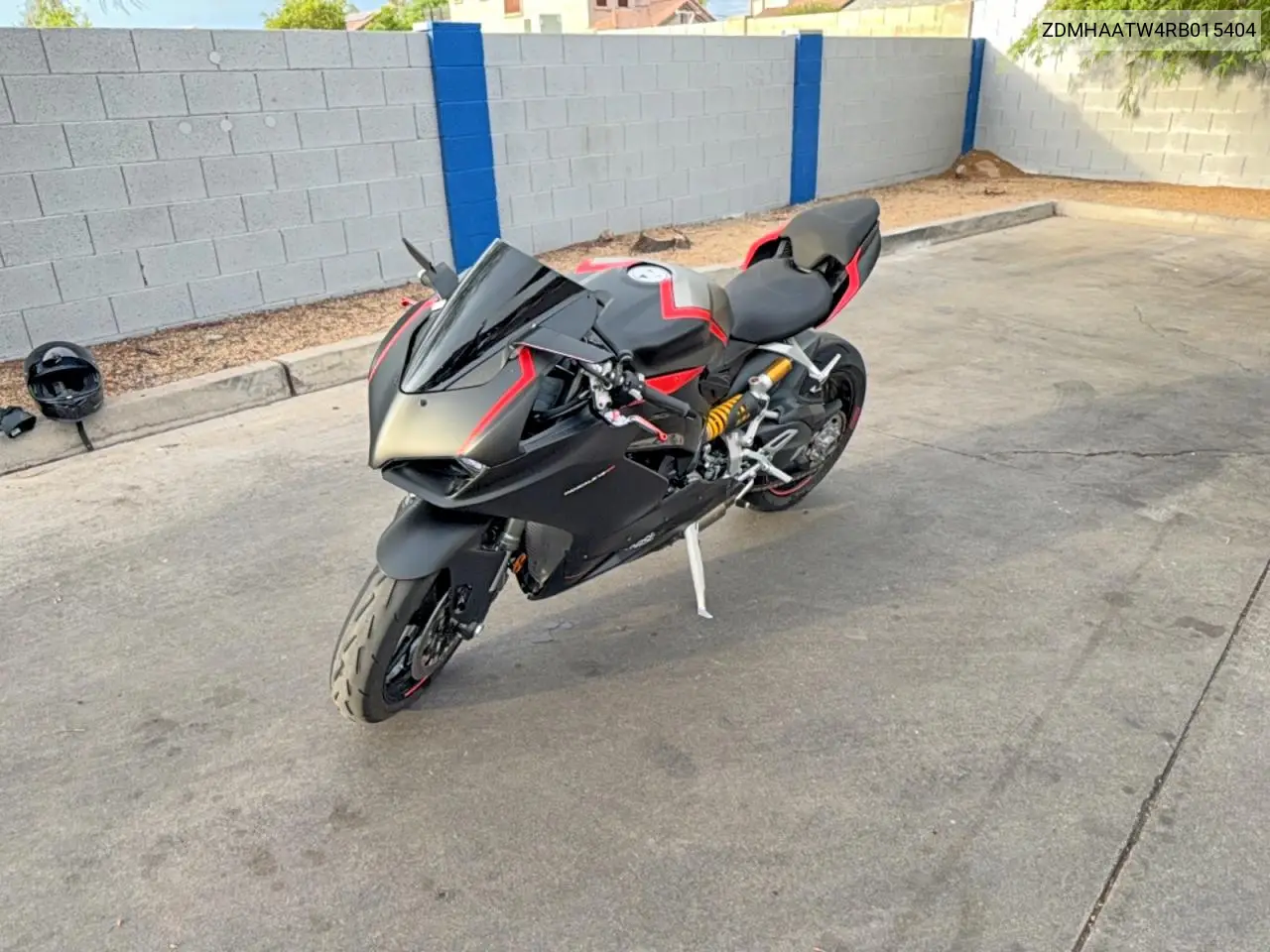 2024 Ducati Panigale V2 VIN: ZDMHAATW4RB015404 Lot: 61250406