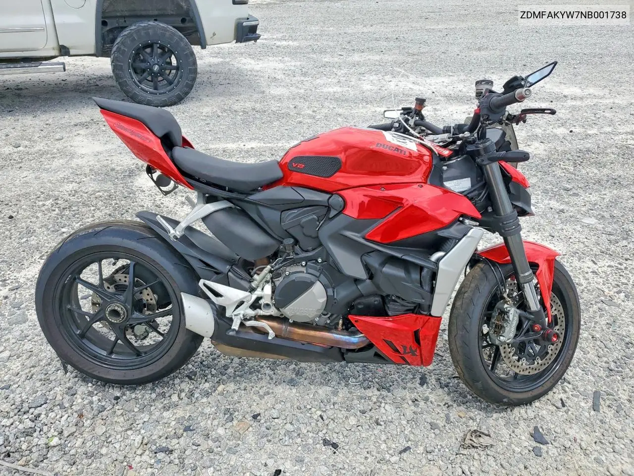 2022 Ducati Streetfighter V2 VIN: ZDMFAKYW7NB001738 Lot: 61938296