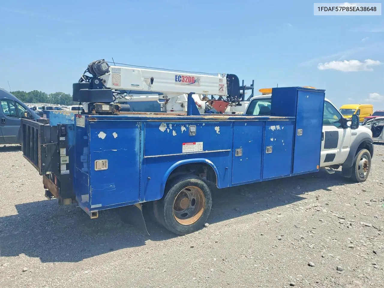 2005 Ford F550 Super Duty VIN: 1FDAF57P85EA38648 Lot: 57187416