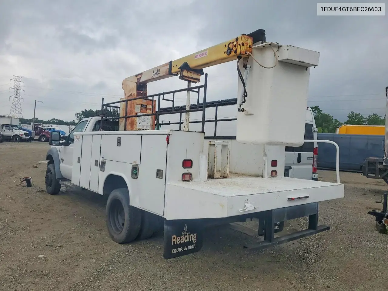 2011 Ford F450 Super Duty Bucket Truck VIN: 1FDUF4GT6BEC26603 Lot: 55189226
