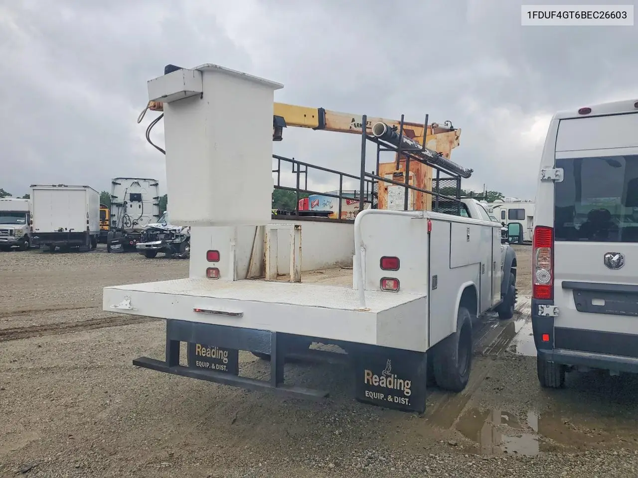 2011 Ford F450 Super Duty Bucket Truck VIN: 1FDUF4GT6BEC26603 Lot: 55189226