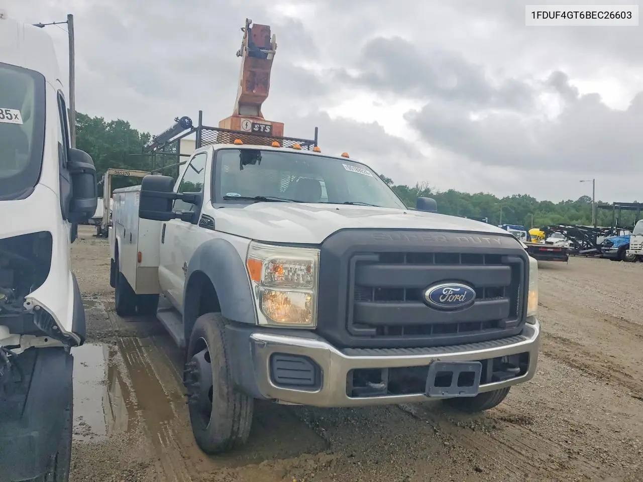 2011 Ford F450 Super Duty Bucket Truck VIN: 1FDUF4GT6BEC26603 Lot: 55189226