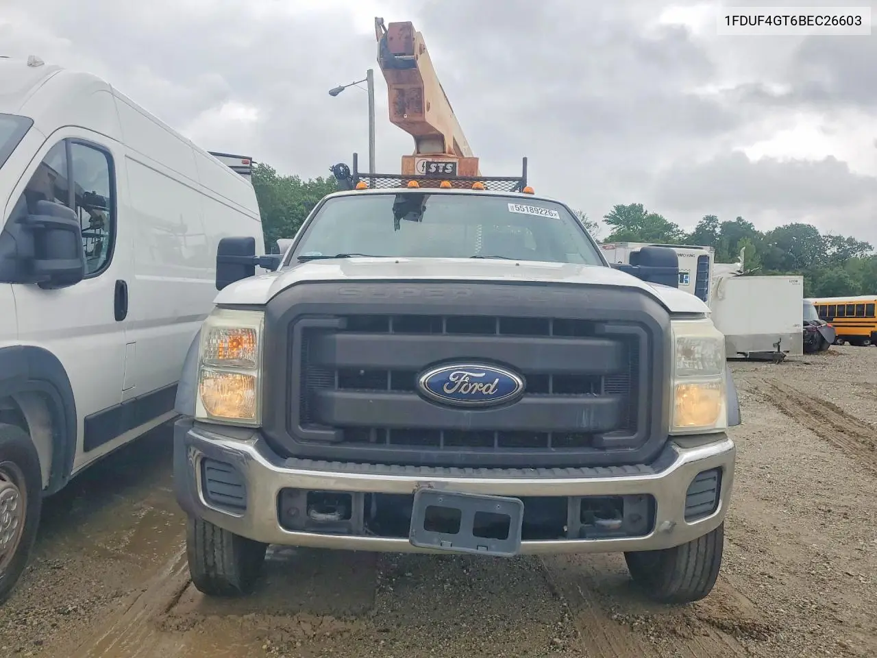 2011 Ford F450 Super Duty Bucket Truck VIN: 1FDUF4GT6BEC26603 Lot: 55189226