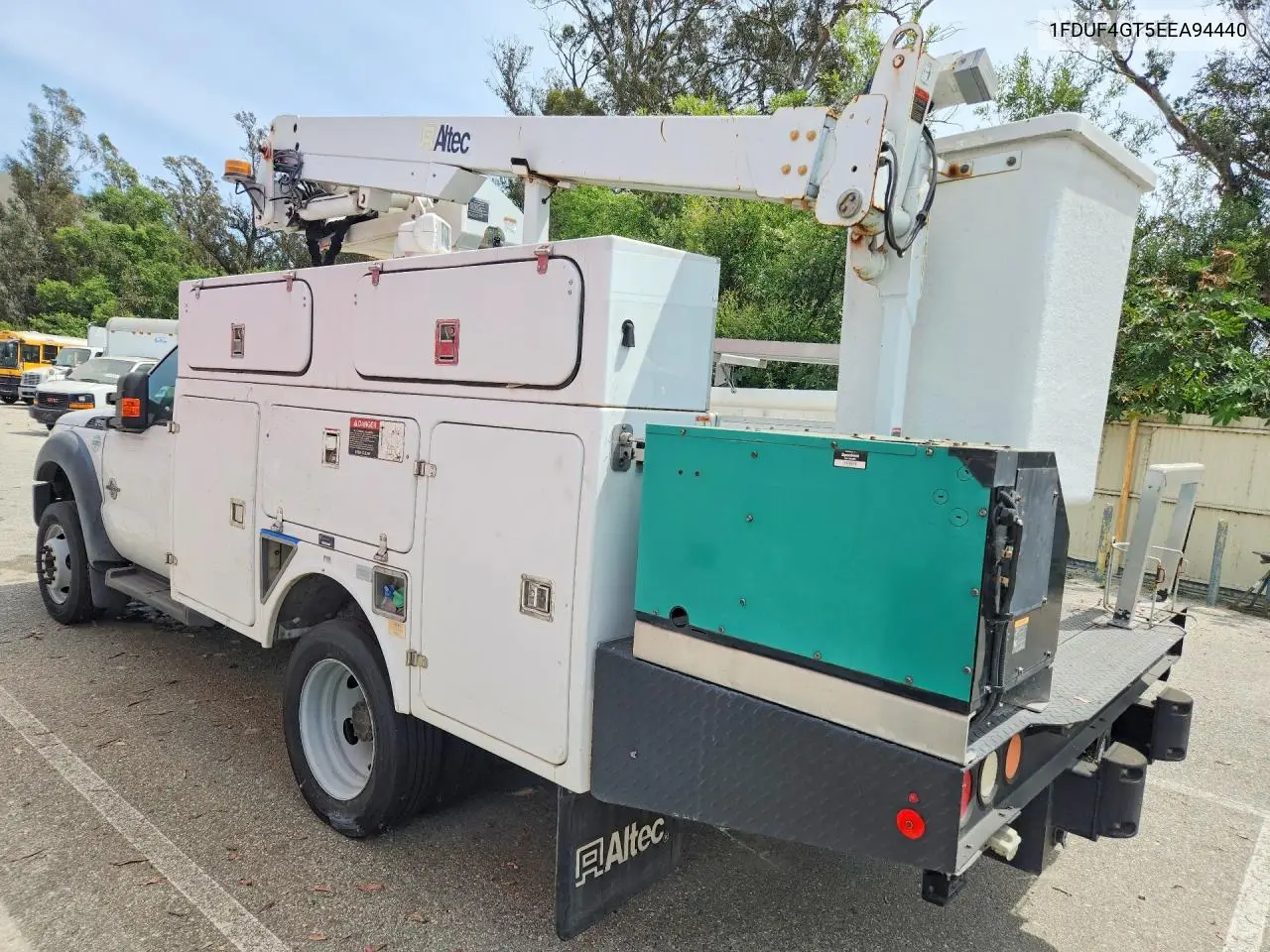 2014 Ford F-450 Sd Bucket Truck ** Cln Title * Pri Fleet ** VIN: 1FDUF4GT5EEA94440 Lot: 58499226
