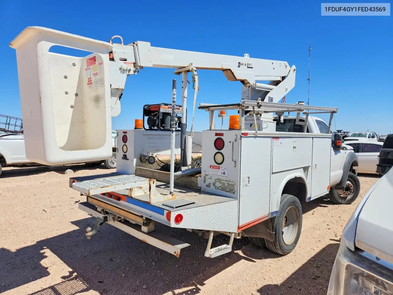 2015 Ford F-450 Sd Bucket Truck ** Cln Title * Pri Fleet ** VIN: 1FDUF4GY1FED43569 Lot: 58147726