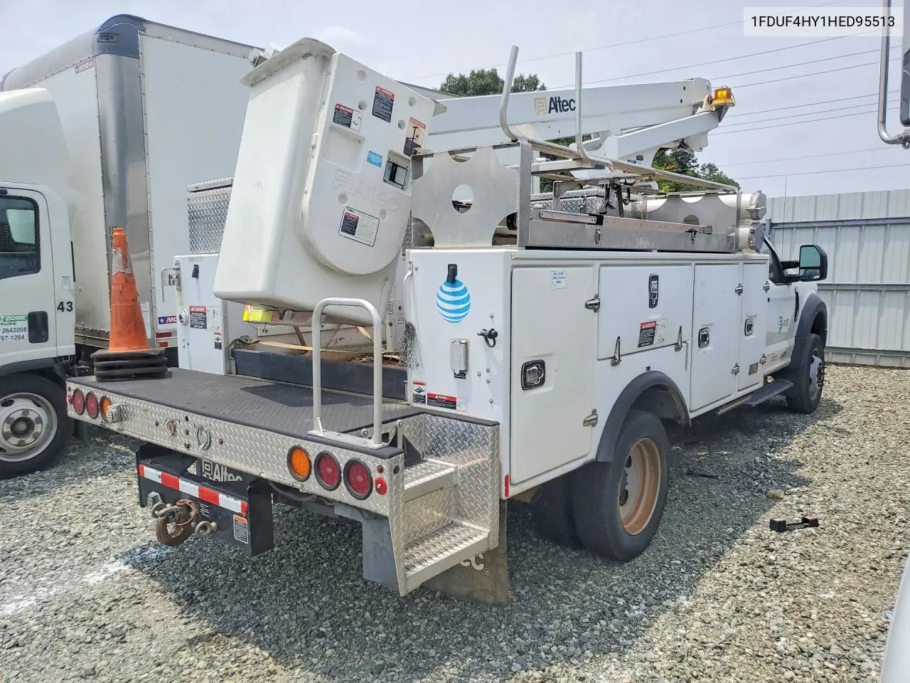2017 Ford F450 Super Duty Bucket Truck VIN: 1FDUF4HY1HED95513 Lot: 55348636