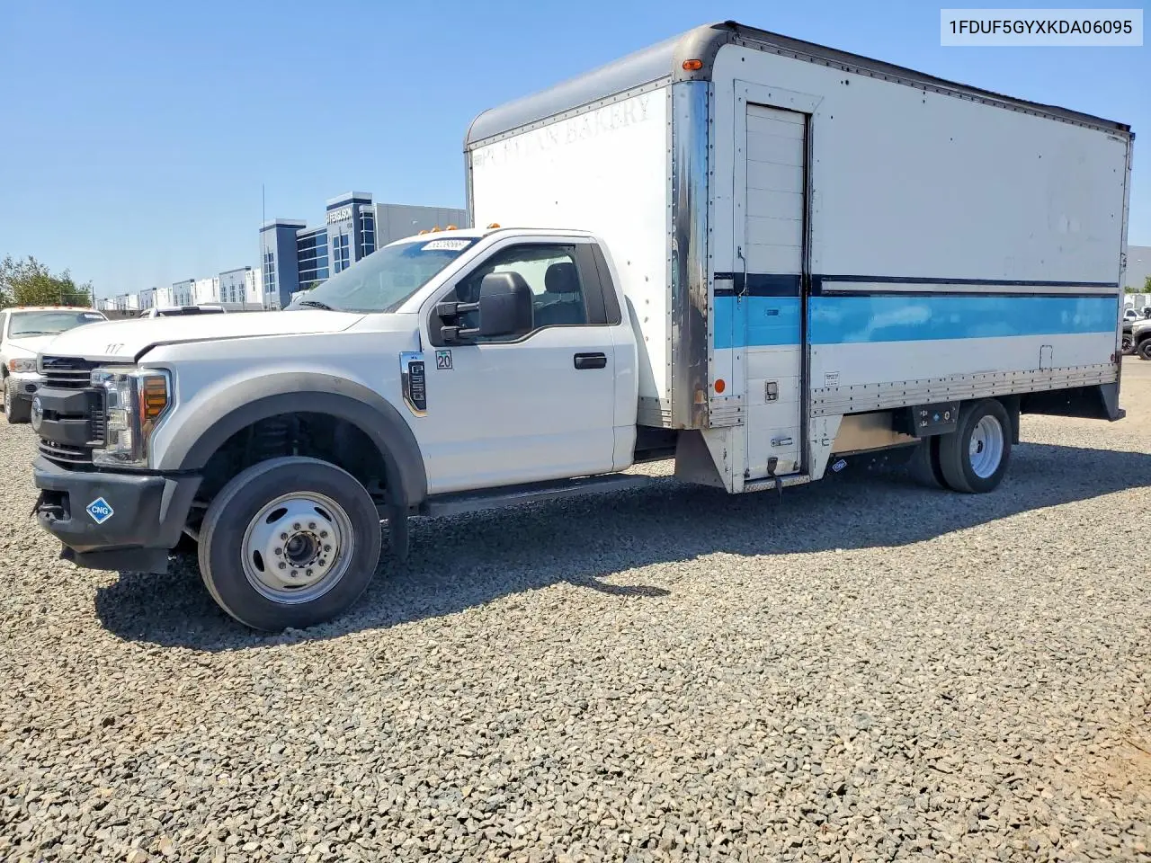 2019 Ford F550 Super Duty Box Truck VIN: 1FDUF5GYXKDA06095 Lot: 55239566