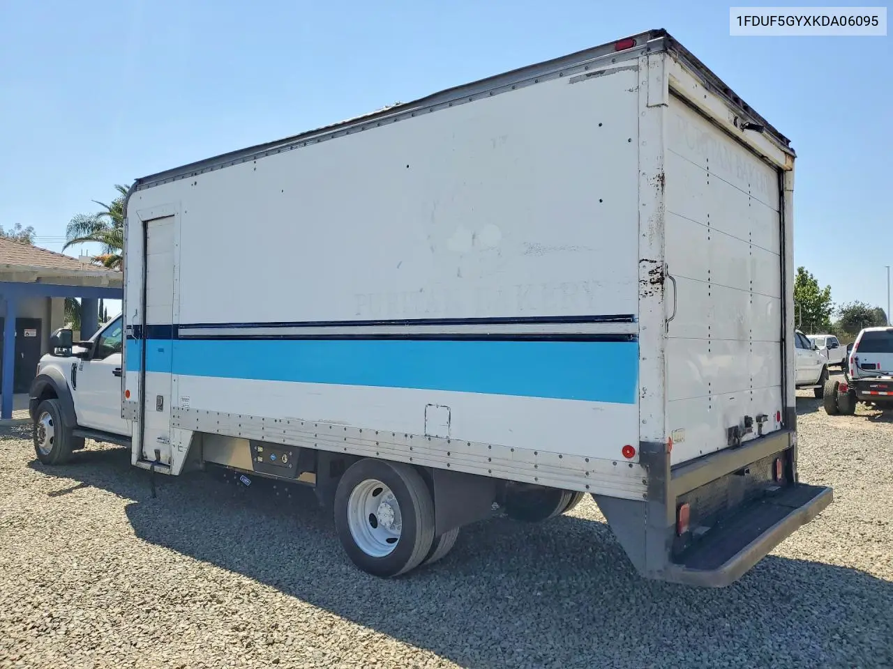 2019 Ford F550 Super Duty Box Truck VIN: 1FDUF5GYXKDA06095 Lot: 55239566