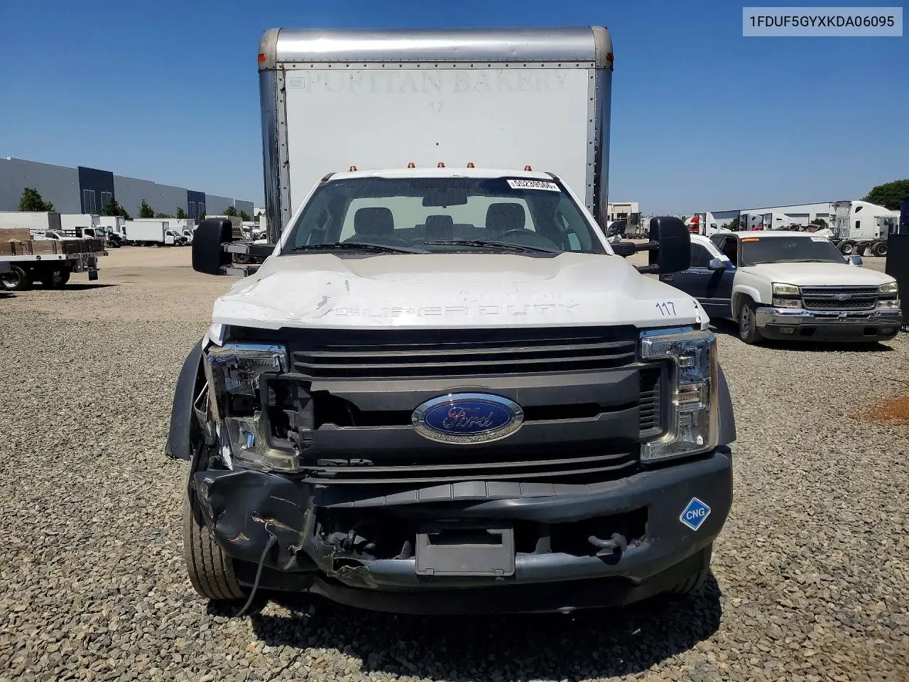 2019 Ford F550 Super Duty Box Truck VIN: 1FDUF5GYXKDA06095 Lot: 55239566
