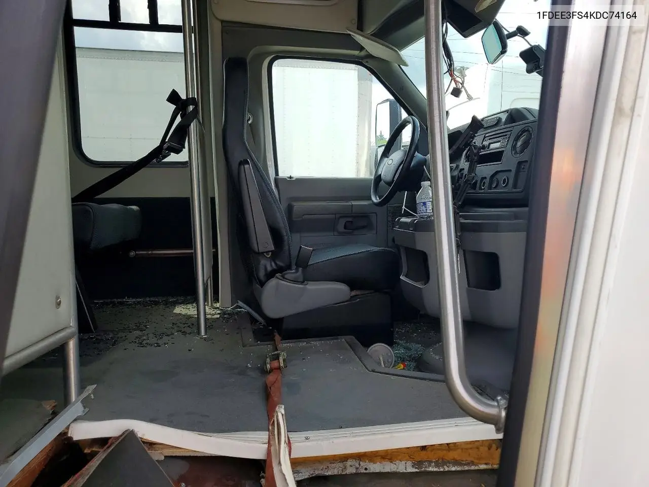 2019 Ford Econoline E350 Super Duty Cutaway Van VIN: 1FDEE3FS4KDC74164 Lot: 59370386