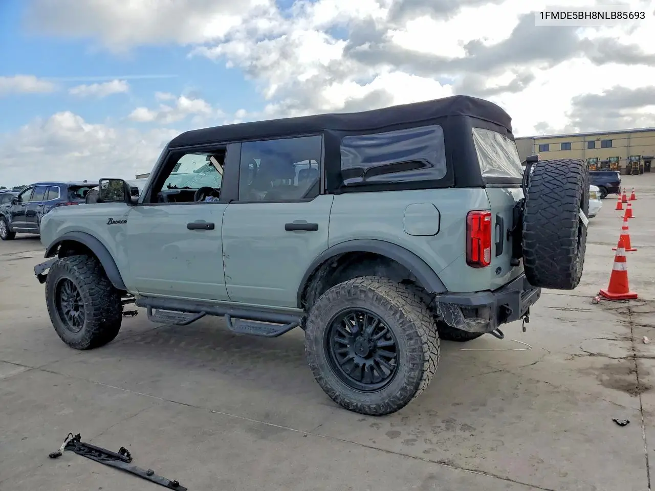2022 Ford Bronco Base VIN: 1FMDE5BH8NLB85693 Lot: 56718086
